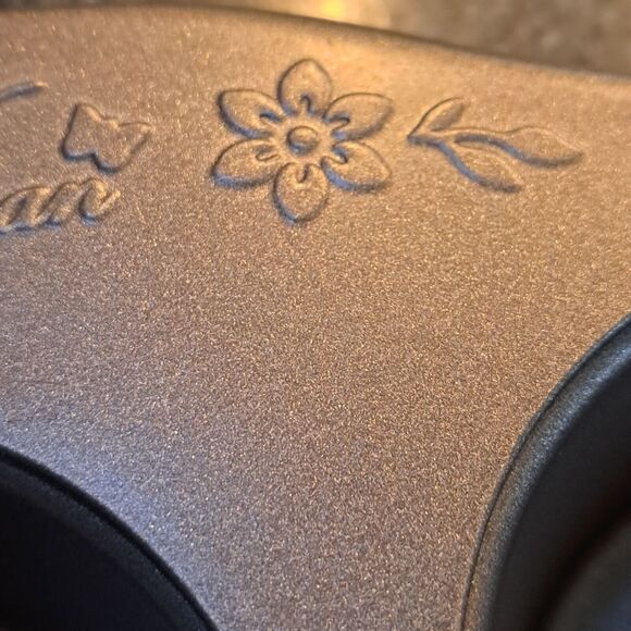 The Pioneer Woman 12-Cup Nonstick Aluminized Steel Muffin Pan Champagne - Picture 6 of 16